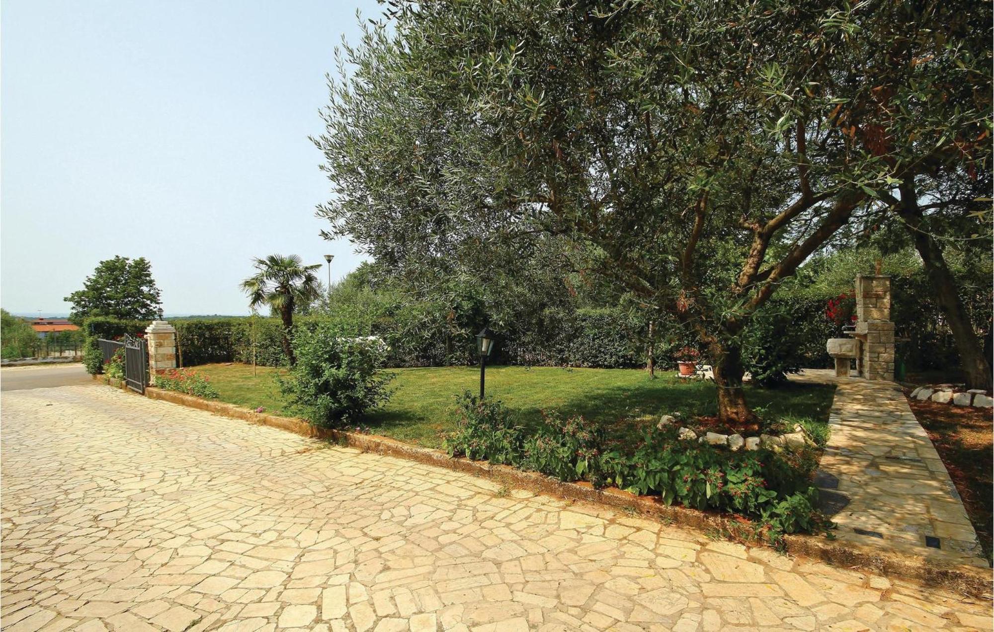 Beautiful Apartment In Porec With Wifi Exterior foto
