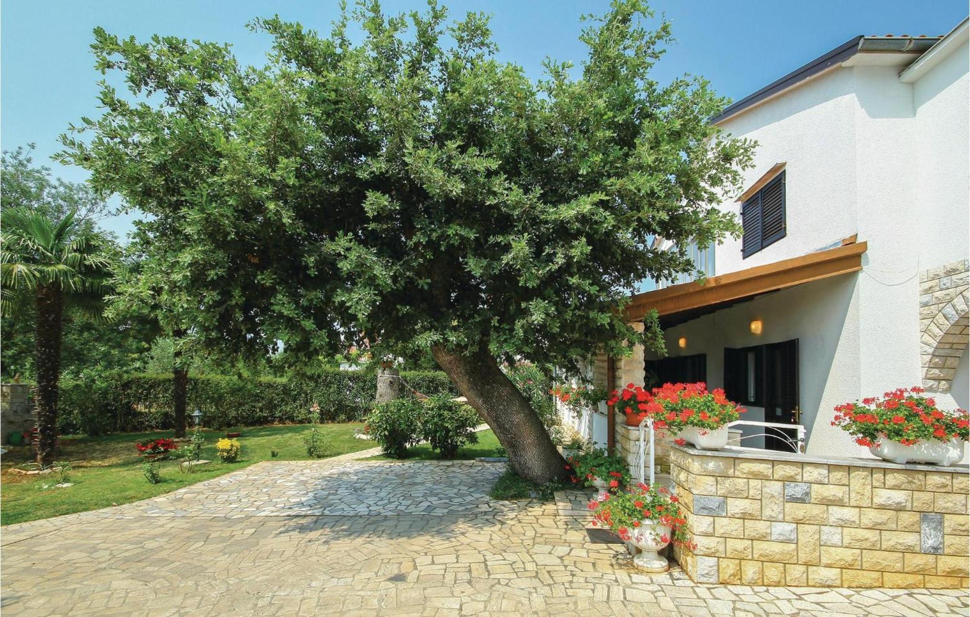 Beautiful Apartment In Porec With Wifi Exterior foto